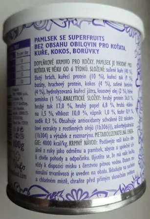 Brit Care Cat Snack Superfruits Kitten Chicken, Coconut, Blueberry, kuřecí s kokosem a borůvkou pro koťata, pamlsek, 100 g