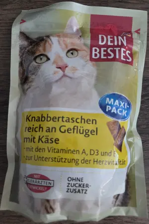 Dein Bestes Knabbertaschen reich an Geflügel mit Käse, křupavé taštičky s drůbežím masem a sýrem, pamlsek, 150 g