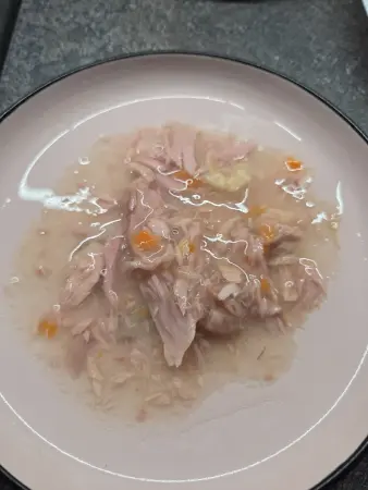 Miamor Feine Filets Thunfisch & Gemüse in Sauce, tuňák se zeleninou ve filetech v omáčce, kapsička, 100 g